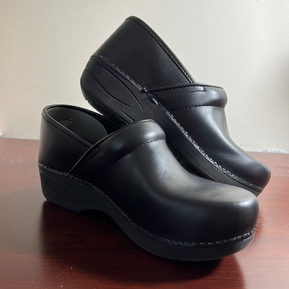 Dansko Shoes - Women’s Dansko XP 2.0 Pull-Ons Size 8.5-9